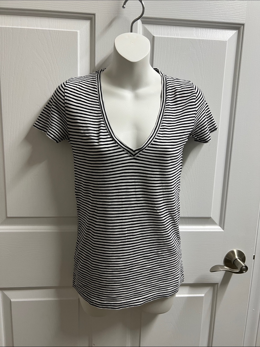 J. Crew women’s shirt Black White Striped V Neck Tee xxs 536